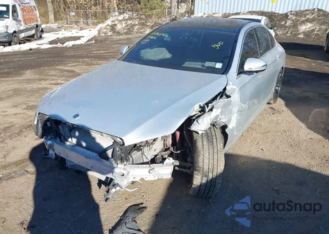 2019 Mercedes-Benz E 300 z USA, uszkodzony, nr VIN WDDZF4JB9KA502148